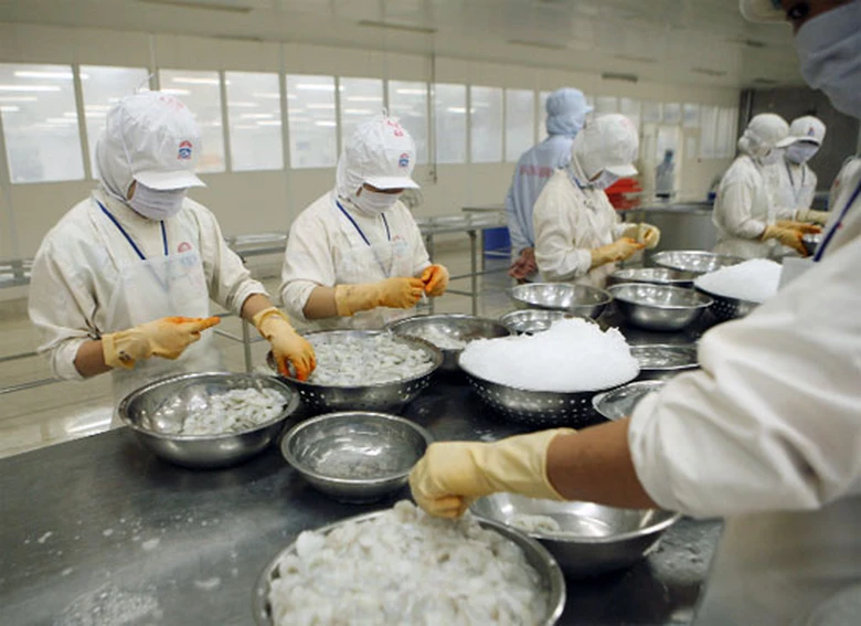 Năm qua, cả nước đ&atilde; đạt v&agrave; vượt 10 chỉ ti&ecirc;u kinh tế, x&atilde; hội