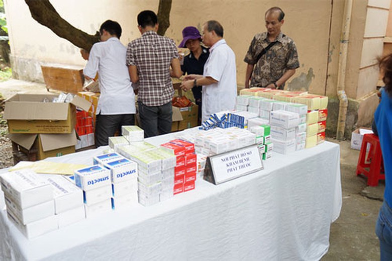 Rất nhiều loại thuốc bổ đ&atilde; được b&ecirc;nh viện GTVT đưa về để phục vụ miễn ph&iacute; người bệnh