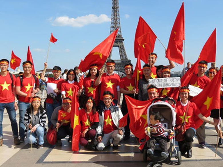 Trong 2 ng&agrave;y 17-18/5, hoạt động tuần h&agrave;nh v&agrave; biểu t&igrave;nh &ocirc;n h&ograve;a của được cộng đồng người Việt Nam ở nước ngo&agrave;i cũng được tổ chức tại Ph&aacute;p, Mỹ, Ba Lan, Sloviakia, Đức, Hungary.