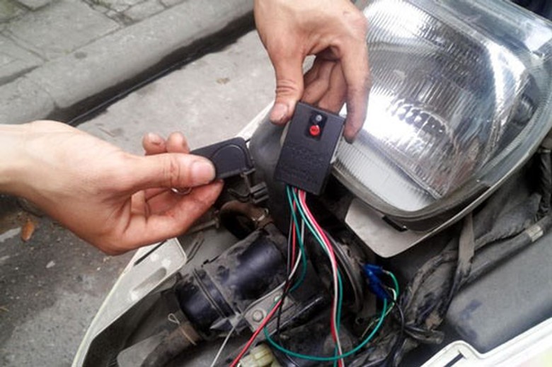 Kh&oacute;a chống trộm VG 1.2L được lắp đặt v&agrave;o xe ga. (Ảnh: T.H/Vietnam+)