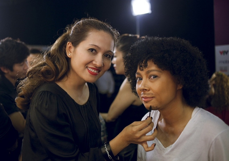 Khi được hỏi về phần tr&igrave;nh diễn trong show 9 sắp tới, Thanh Thảo cười kh&igrave; cho biết c&ocirc; sẽ kh&ocirc;ng h&aacute;t những b&agrave;i h&aacute;t đ&atilde; gắn liền với t&ecirc;n tuổi của m&igrave;nh m&agrave; sẽ h&oacute;a trang th&agrave;nh một nh&acirc;n vật kh&aacute;c. Đ&acirc;y l&agrave; một nhạc sĩ - ca sĩ người Anh rất t&agrave;i hoa với những bản t&igrave;nh ca nổi tiếng trong suốt 4 thập ni&ecirc;n.