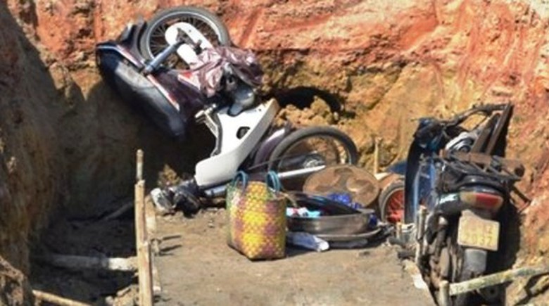 Hiện trường một vụ xe v&agrave; người 