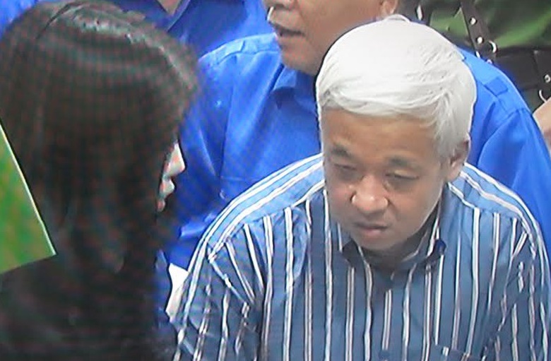 Bầu Ki&ecirc;n v&agrave; vợ tại t&ograve;a s&aacute;ng 23/5 