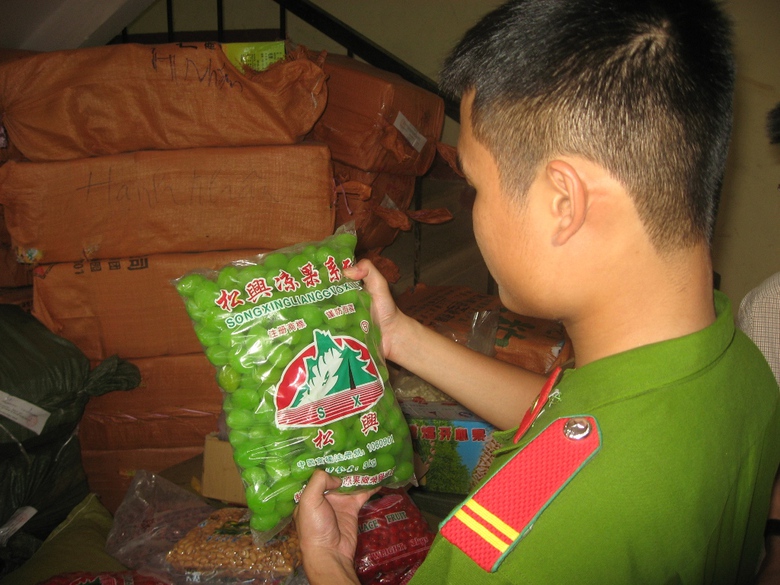 Số b&aacute;nh kẹo Trung Quốc n&agrave;y kh&ocirc;ng c&oacute; giấy tờ chứng minh nguồn gốc, xuất xứ