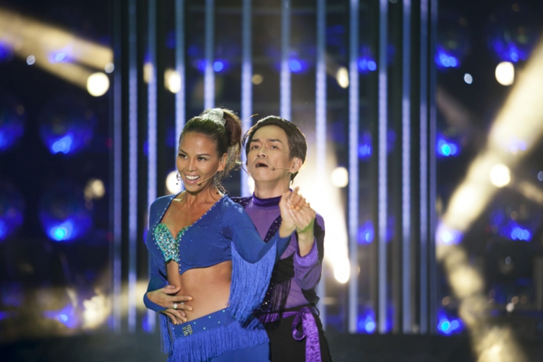 Show 9 của Gương mặt th&acirc;n quen sẽ c&oacute; một ch&uacute;t thay đổi khi sẽ chỉ c&oacute; 3 nh&acirc;n vật d&agrave;nh cho 6 th&iacute; sinh. Như vậy, mỗi nh&acirc;n vật sẽ c&oacute; 2 bản sao xuất hiện tr&ecirc;n s&acirc;n khấu.