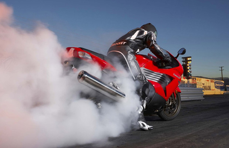 Ở bang Kansas, tạo ra &acirc;m thanh từ lốp xe l&agrave; một điều bị cấm.