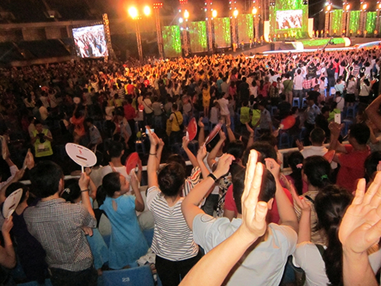 Đ&atilde; c&oacute; rất đ&ocirc;ng c&aacute;c kh&aacute;n giả tới tham dự chương tr&igrave;nh đặc biệt n&agrave;y.