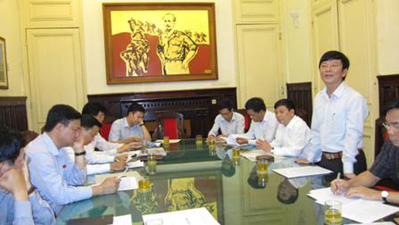 L&atilde;nh đạo Huyện Bố Trạch b&aacute;o c&aacute;o: 100% mặt bằng cho thi c&ocirc;ng dự &aacute;n mở rộng QL1 đ&atilde; được huyện ho&agrave;n tất