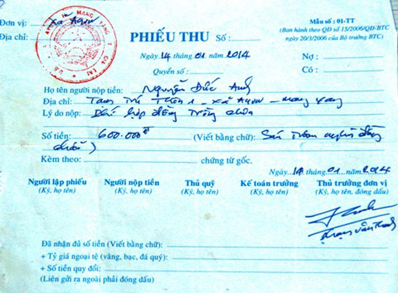 Một phiếu thu sai quy định do &ocirc;ng Thanh, Ph&oacute; chủ tịch x&atilde; k&yacute;