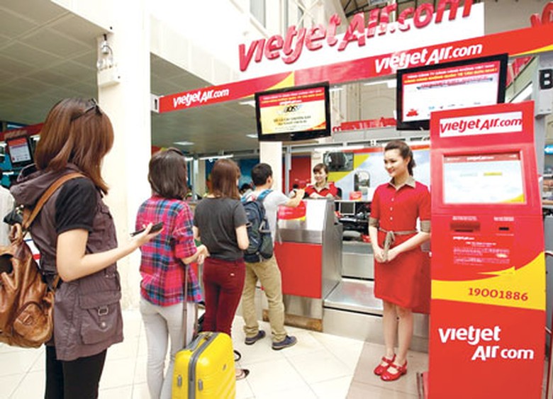 Bước v&agrave;o m&ugrave;a du lịch h&egrave;, nhiều h&agrave;nh kh&aacute;ch chọn m&aacute;y bay gi&aacute; rẻ nhằm tiết kiệm chi ph&iacute;