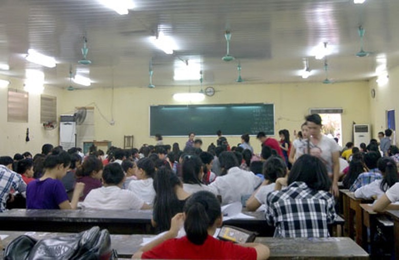 Cận cảnh một &ldquo;l&ograve;&rdquo; luyện thi cấp tốc tại H&agrave; Nội