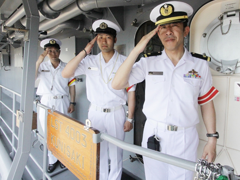 Sĩ quan tr&ecirc;n t&agrave;u Kunisaki