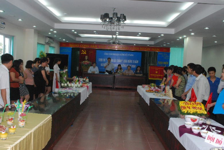 C&aacute;c chị em đang h&aacute;o hức chuẩn bị thi t&agrave;i