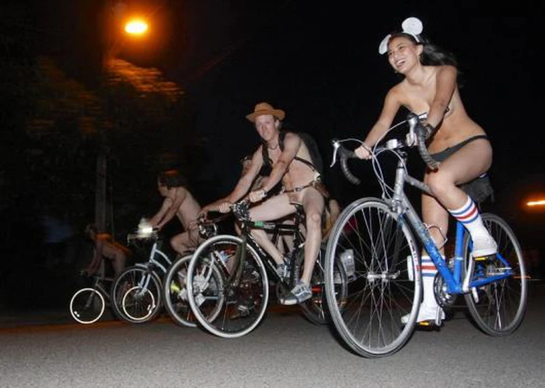 B&ecirc;n cạnh một số &yacute; kiến ph&agrave;n n&agrave;n, phần lớn người d&acirc;n khu phố đều th&iacute;ch th&uacute; trước hoạt động n&agrave;y