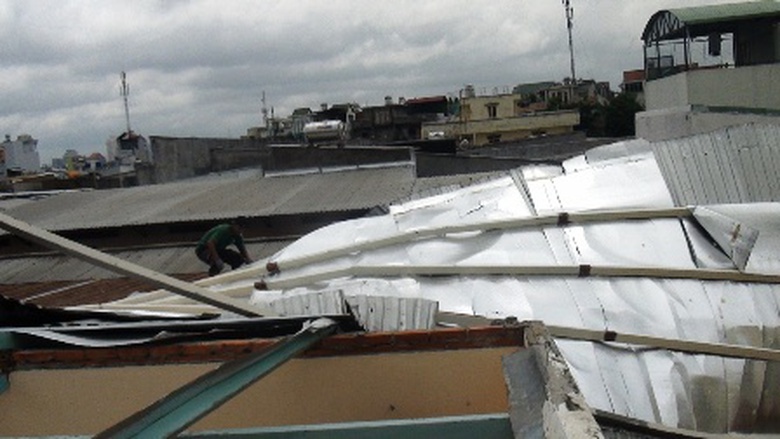 Lốc xo&aacute;y lật tung 7 ph&ograve;ng trọ