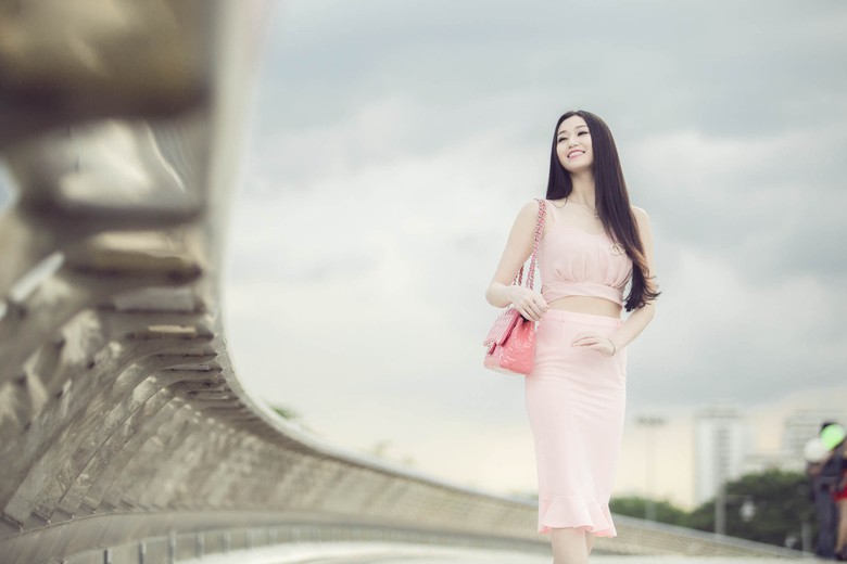 Nụ cười rạng ngời cũng l&agrave; một trong những điểm nổi bật ở c&ocirc;