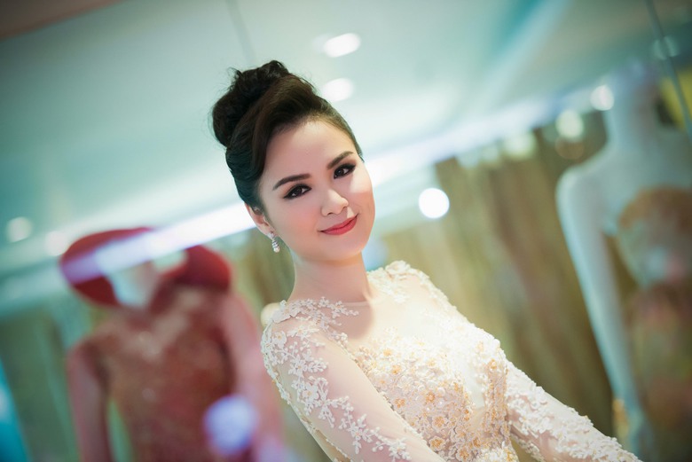 Tối 15/6, Diễm Hương tham gia một sự kiện thời trang tại H&agrave; Nội. 