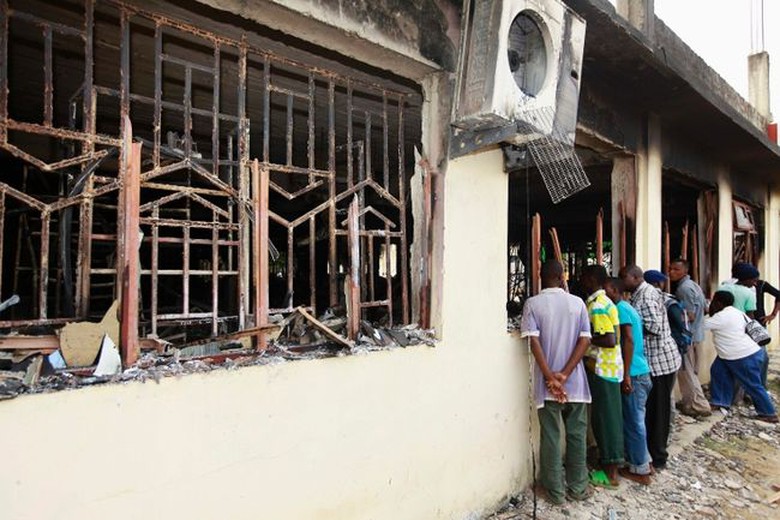 Cảnh thị trấn Mpeketoni hoang t&agrave;n sau vụ tấn c&ocirc;ng của nh&oacute;m khủng bố