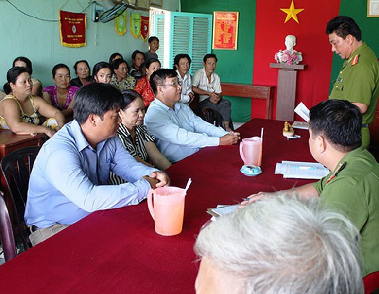  Quang cảnh buổi c&ocirc;ng khai xin lỗi oan sai &ocirc;ng H&ugrave;ng (Ảnh: PLO)