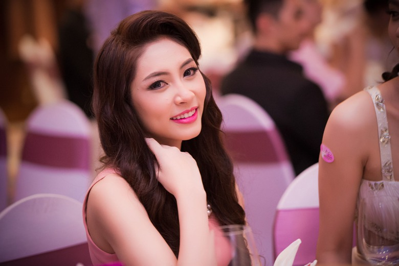 Xem ra d&ugrave; mới đăng quang nhưng Thu Thảo đ&atilde; đắt show event