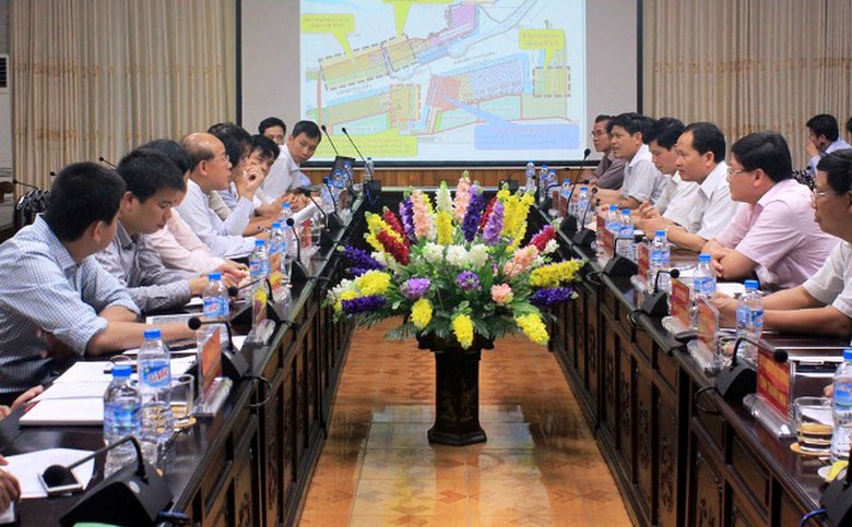 Thứ trưởng Bộ GTVT Nguyễn Văn C&ocirc;ng c&ugrave;ng đo&agrave;n c&ocirc;ng t&aacute;c l&agrave;m việc với UBND tỉnh Thanh H&oacute;a v&agrave;o s&aacute;ng ng&agrave;y 28/6