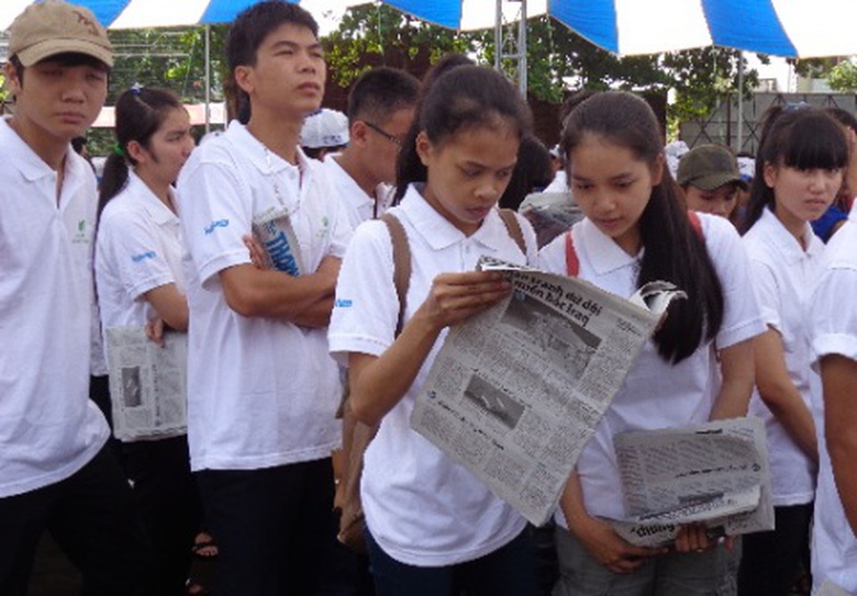 C&aacute;c th&iacute; sinh đang nghi&ecirc;n cứu t&igrave;nh h&igrave;nh thi cử qua b&aacute;o ch&iacute;