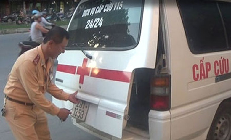 Xe cứu thương rởm bị tạm giữ