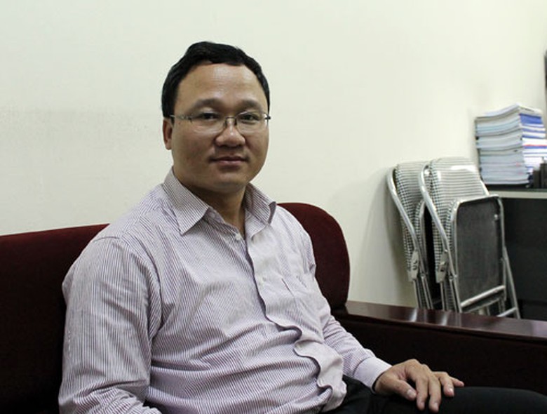 &Ocirc;ng Khuất Việt H&ugrave;ng: 