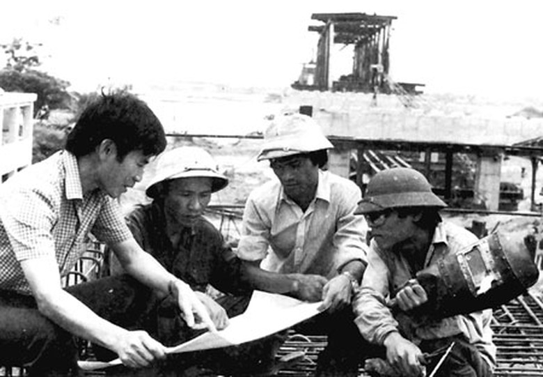 Đảm bảo giao th&ocirc;ng l&agrave; c&ocirc;ng việc đ&ograve;i hỏi người ta phải trẻ tuổi, phải dũng cảm