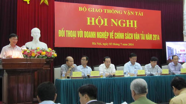 Cả 6 thứ trưởng đều được Bộ trưởng Đinh La Thăng y&ecirc;u cầu c&oacute; mặt trong buổi đối thoại với c&aacute;c doanh nghiệp vận tải