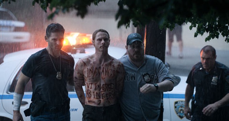 Nam diễn vi&ecirc;n người &Uacute;c, Eric Bana (tr&aacute;i, ngo&agrave;i c&ugrave;ng) trong vai sĩ quan Ralph Sarchie