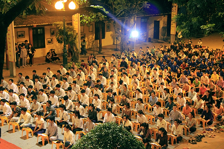 Th&ocirc;ng qua buổi cầu nguyện n&agrave;y, c&aacute;c sĩ tử v&agrave; phụ huynh đ&atilde; được tiếp th&ecirc;m sức mạnh v&agrave; vững t&acirc;m hơn để bước v&agrave;o cuộc đua &ldquo;vượt vũ m&ocirc;n&rdquo; đầy kh&oacute; khăn bắt đầu từ ng&agrave;y mai.