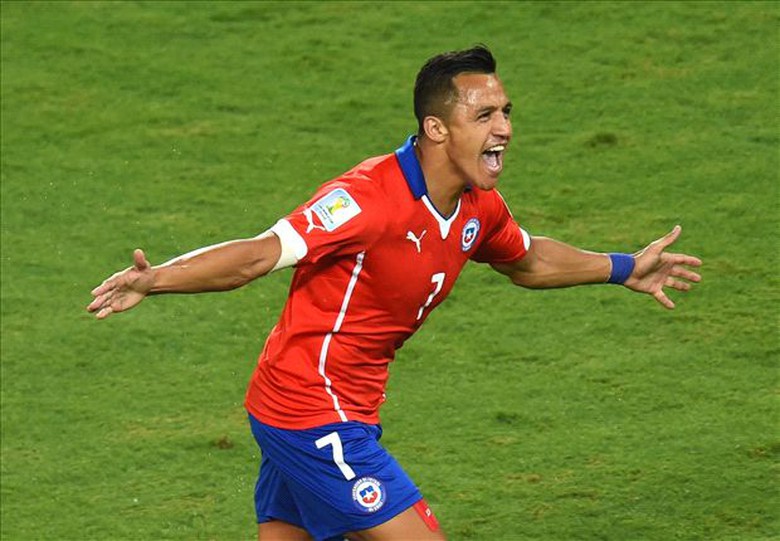 Alexis Sanchez đang tr&ecirc;n đường rời Nou Camp