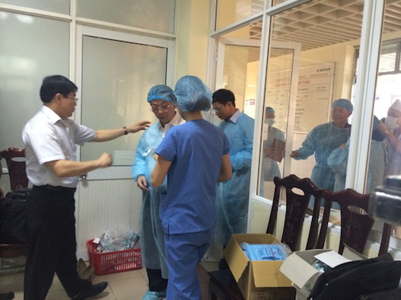 S&aacute;ng nay, 8/7, Chủ tịch UBND H&agrave; Nội Nguyễn Thế Thảo đ&atilde; tới Viện Bỏng quốc gia thăm hỏi 