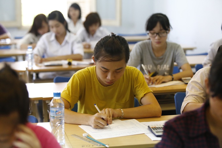 Nhận x&eacute;t về đề To&aacute;n, thầy Lại Tiến Minh, giảng vi&ecirc;n Đại học Kiến tr&uacute;c cho rằng: Đề to&aacute;n khối B theo nhận định của c&aacute; nh&acirc;n m&igrave;nh l&agrave;&nbsp;