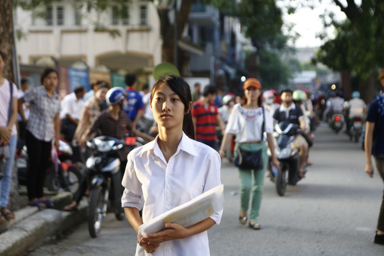 Em Phương An (18 tuổi - H&agrave; Đ&ocirc;ng) t&acirc;m sự, mặc d&ugrave; biết l&agrave; To&aacute;n khối B, D dễ hơn khối A, nhưng em vẫn rất hồi hộp, lo lắng bởi đề thi mỗi năm một kh&aacute;c.
