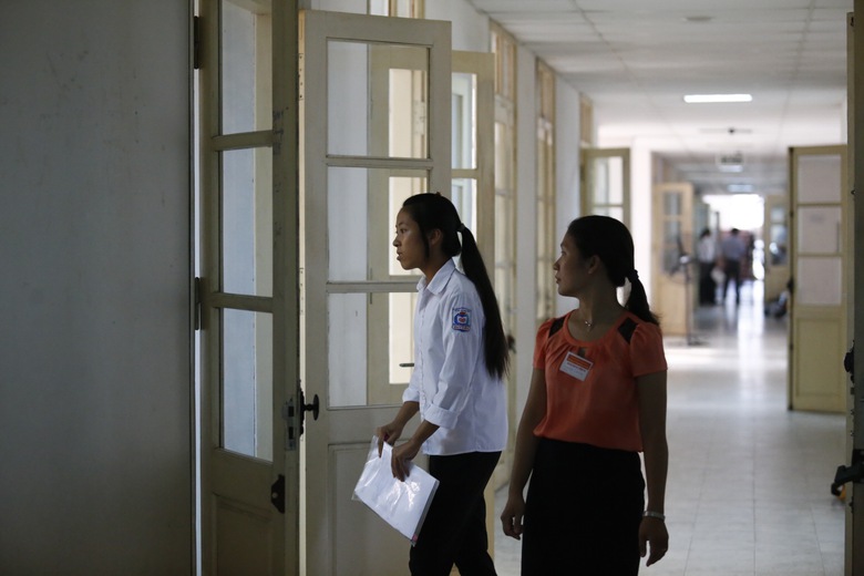 L&aacute;c đ&aacute;c một v&agrave;i th&iacute; sinh đến muộn 