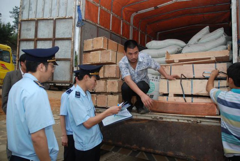 R&uacute;t ngắn thời gian l&agrave;m thủ tục hải quan l&agrave; mong mỏi của doanh nghiệp, người d&acirc;n