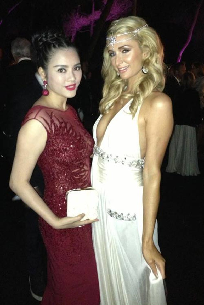 L&yacute; Nh&atilde; Kỳ đọ sắc c&ugrave;ng Paris Hilton