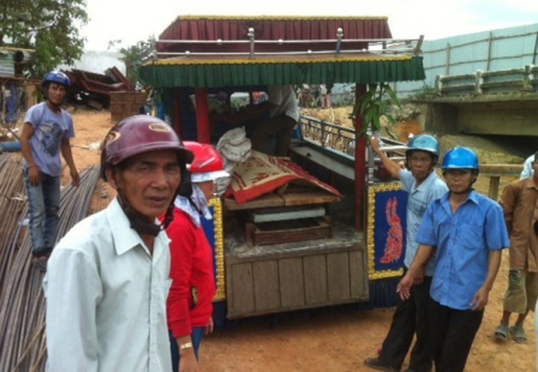 Thi thể cụ H&agrave;i được người th&acirc;n đưa về an t&aacute;ng