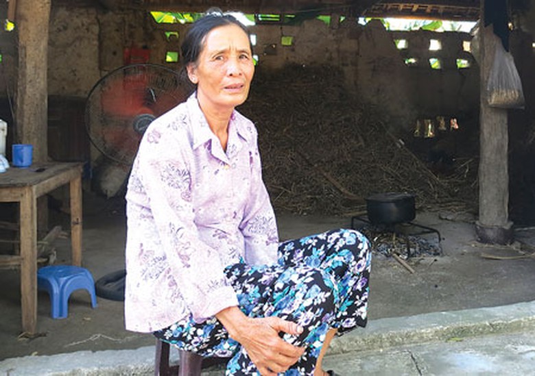 Gi&agrave; cả, đau ốm, c&ocirc; Nguyễn Thị Quế l&agrave; một trong số 55.000 cựu TNXP c&oacute; ho&agrave;n cảnh sống kh&oacute; khăn