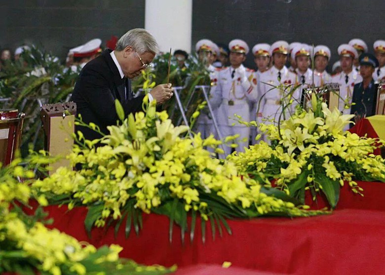 Tổng b&iacute; thư Nguyễn Ph&uacute; Trọng lặng đi rất l&acirc;u trước 