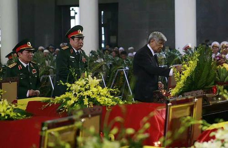 Nguy&ecirc;n Tổng b&iacute; thư L&ecirc; Khả Phi&ecirc;u, Bộ trưởng Bộ Quốc ph&ograve;ng Ph&ugrave;ng Quang Thanh 