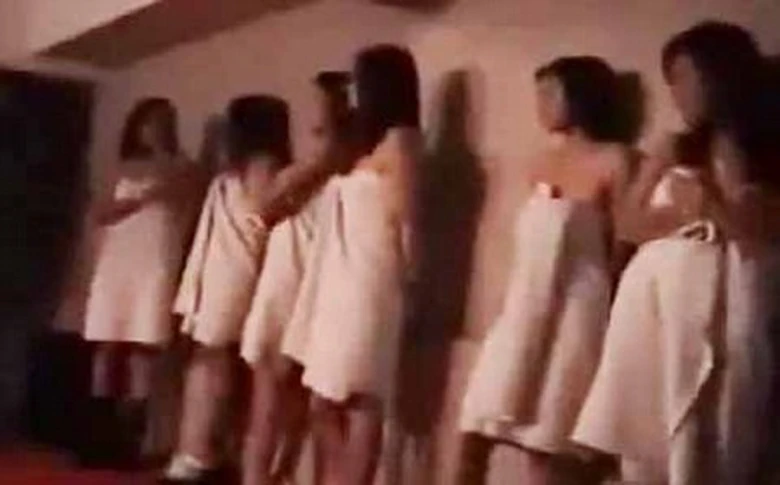 Một cảnh tuyển vợ trước đ&oacute; bị cảnh s&aacute;t ph&aacute;t hiện.