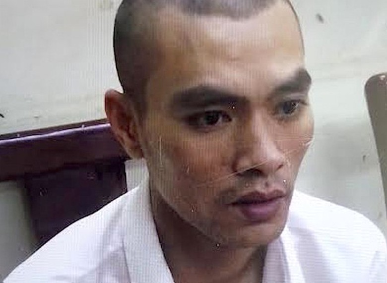  Tuấn Anh tại cơ quan c&ocirc;ng an sau khi ch&eacute;m chết người