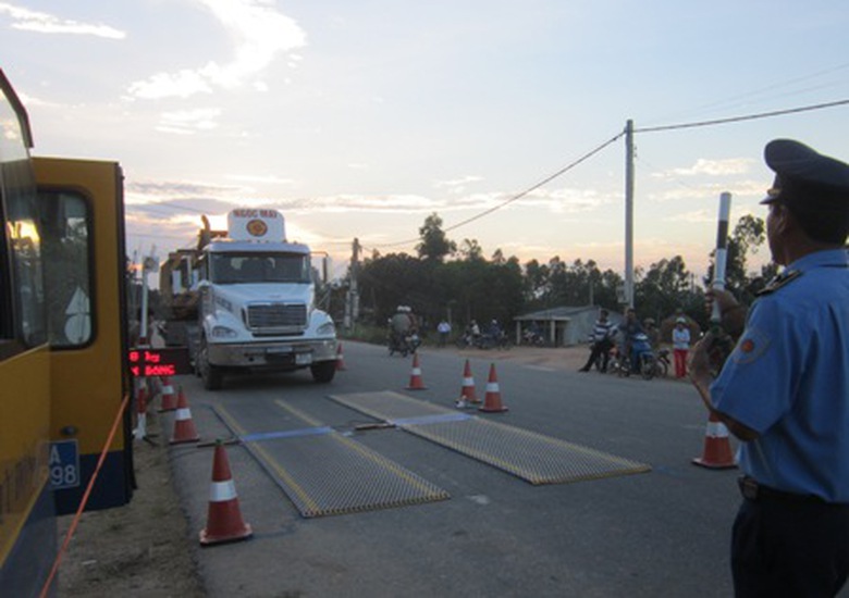 Lực lượng chức năng tỉnh Quảng Ng&atilde;i sẽ kiểm tra, xử l&yacute; xe &ocirc; t&ocirc; hoạt động vận chuyển h&agrave;nh kh&aacute;ch vi phạm quy định về kinh doanh v&agrave; điều kiện KDVT bằng xe &ocirc; t&ocirc; tại Trạm kiểm tra tải trọng xe lưu động