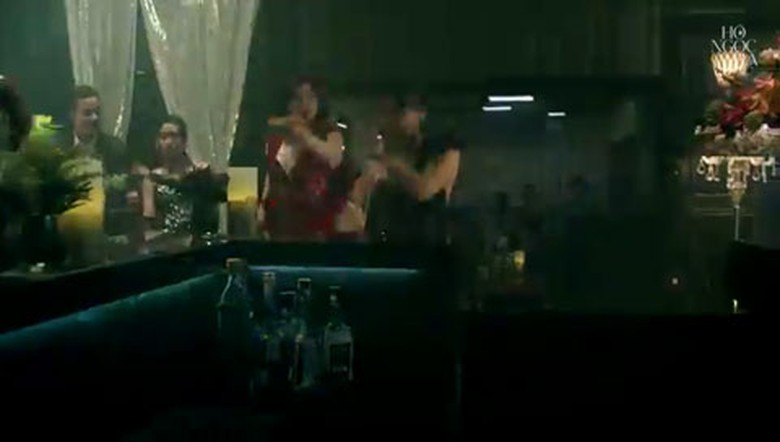 H&igrave;nh ảnh những chai rượu ở ph&iacute;a g&oacute;c b&ecirc;n dưới