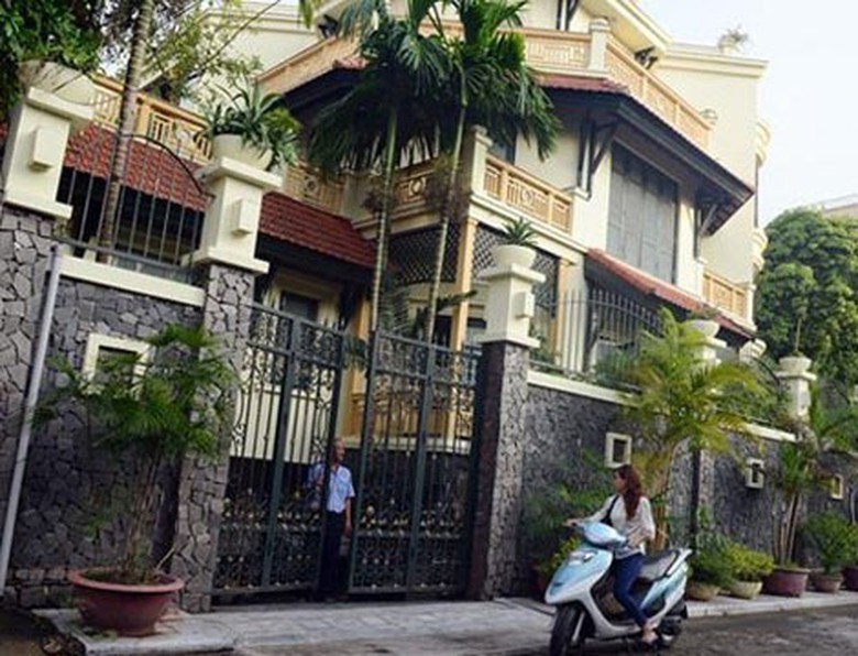 Biệt thự 3 tầng bề thế của bầu Ki&ecirc;n.