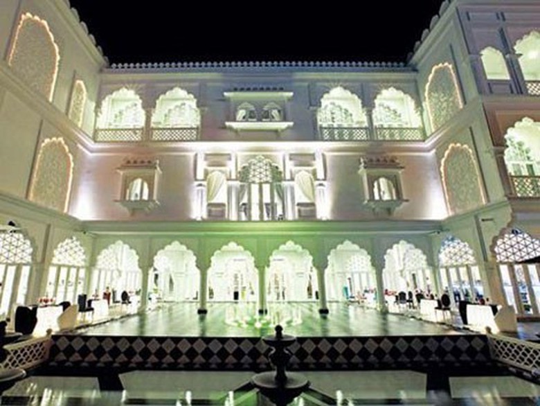 L&acirc;u đ&agrave;i trắng si&ecirc;u sang trọng của Chủ tịch tập đo&agrave;n Khải Silk.