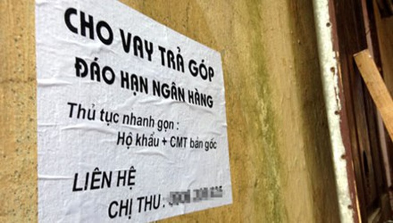 Nh&acirc;n vi&ecirc;n tư vấn của c&aacute;c c&ocirc;ng ty t&agrave;i ch&iacute;nh tiếp thị cho vay vốn ở mọi nơi với thủ tục đơn giản, dễ d&agrave;ng. Ảnh: Thanh Lan.